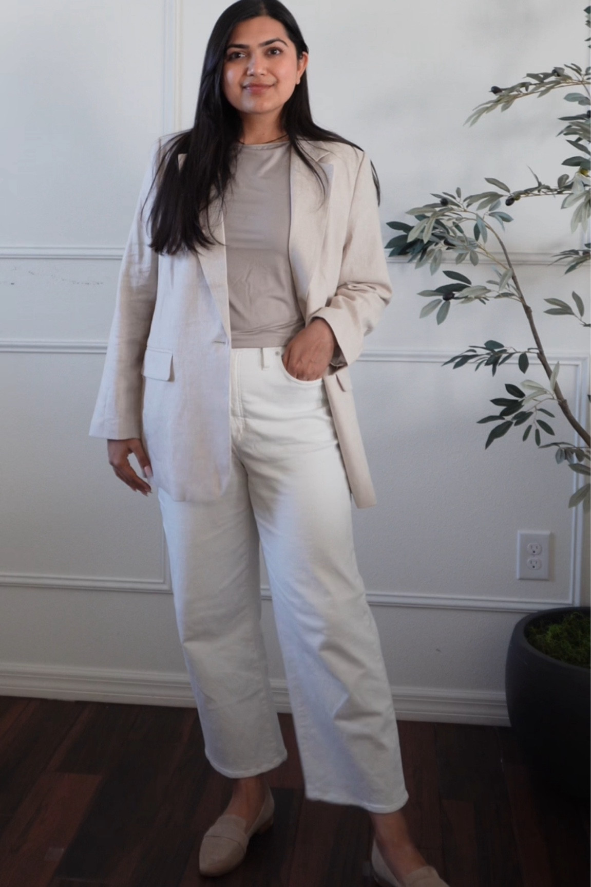 The perfect casual, neutral outfit for work. Each piece is perfect to add to your capsule wardrobe for spring. 



#LTKworkwear #LTKmidsize