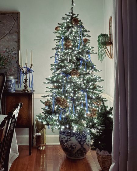 Simple Christmas Tree 

#LTKHoliday #LTKhome #LTKSeasonal