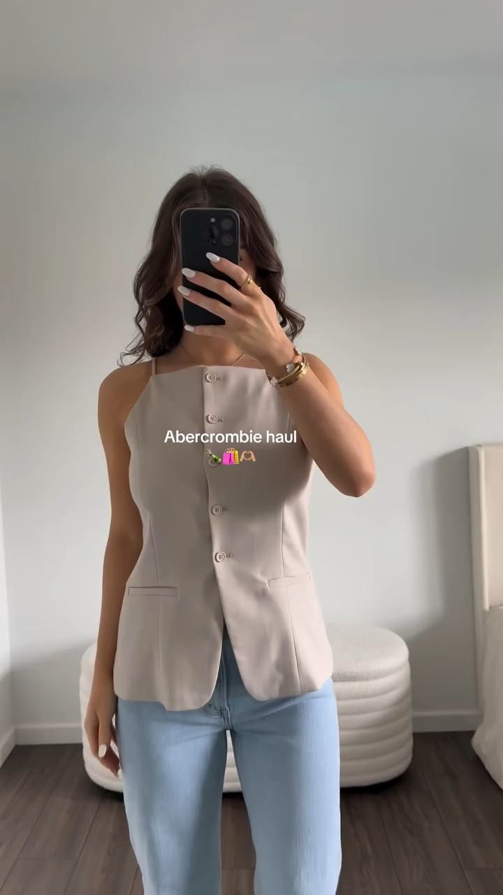 Abercrombie fashion haul 

size: small i am 5’3 125lbs

lmk if you have any questions! 

#abercrombie #abercrombiejeans #abercrombiehaul #basicshaul #capsulewardrobe #capsulewardrobestyle #capsulewardrobemusthaves #abercrombiestyle

#LTKBeauty #LTKStyleTip #LTKSeasonal