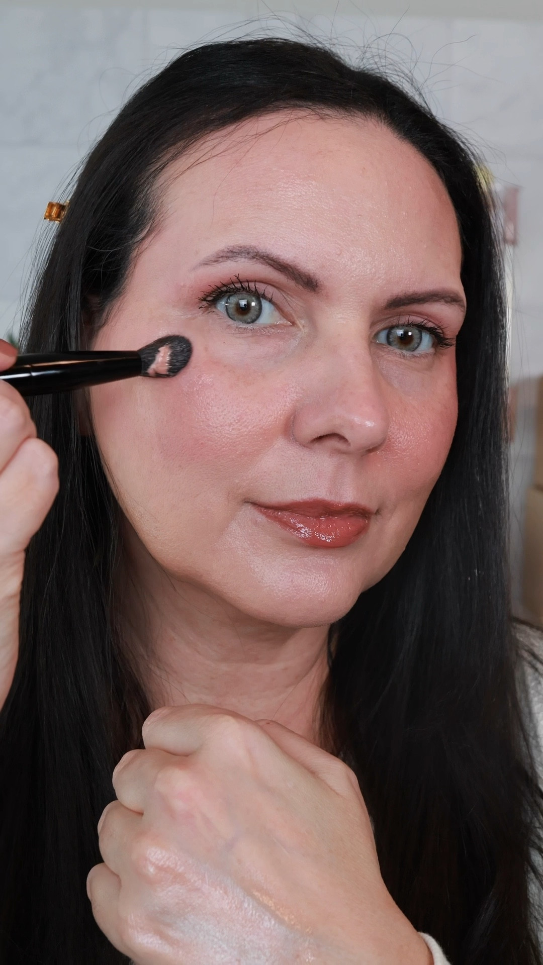 Doing a full face of @Saie get ready with me 💜


Glowy Super Gel in Warmglow mixed with 
Glowy Super Skin Tint in shade 12
Dew Blush in Dreamy
Dew Bronzer in Sand
Mascara 101 in Black
Lipliner 101 in Flirt
Glossybounce in Dip
High points touched up with more Warmglow
Brushes: The Big Brush and The Double Brush


I have a deep obsession with Saie’s makeup! They really know how to do clean beauty  makeup skincare hybrid formulas that are incredibly flattering on everyone!

P.S. have you seen this lipliner hack 🤯  it’s absolutely genius!

*kindly gifted by Saie

#saie #cleanmakeup #cleanbeauty #naturalmakeup 

#LTKBeauty #LTKOver40