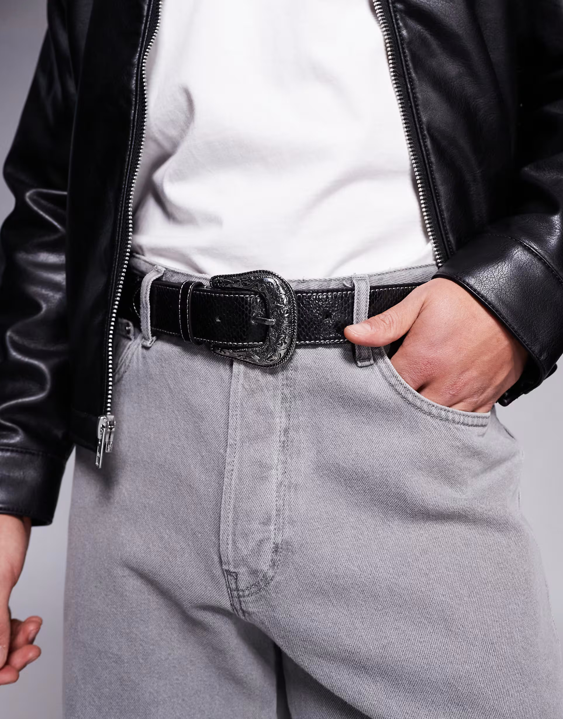 ASOS DESIGN – Cowboy-Gürtel aus schwarzem Kunstleder in Schlangenhaut-Optik mit farblich abges... | ASOS (Global)