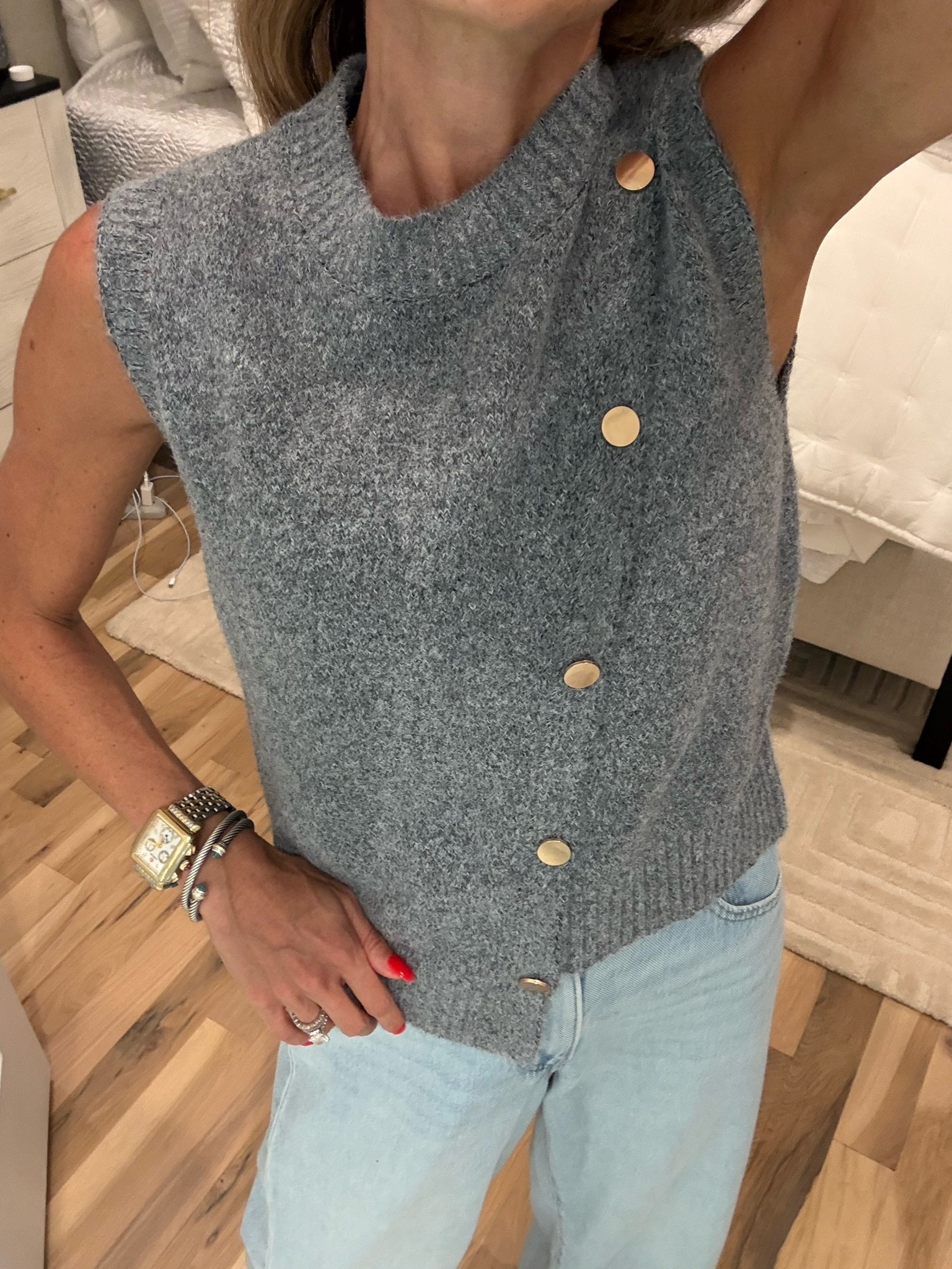 Fun asymmetrical sweater top wearing size xs - Looks expensive code belbel15

#LTKPetite #LTKSeasonal