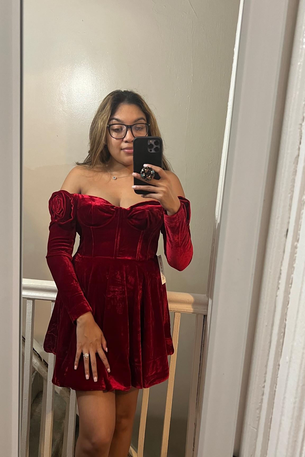 Beautiful velvet dress for the holidays with roses on the sleeve


#LTKwedding #LTKHoliday #LTKstyletip