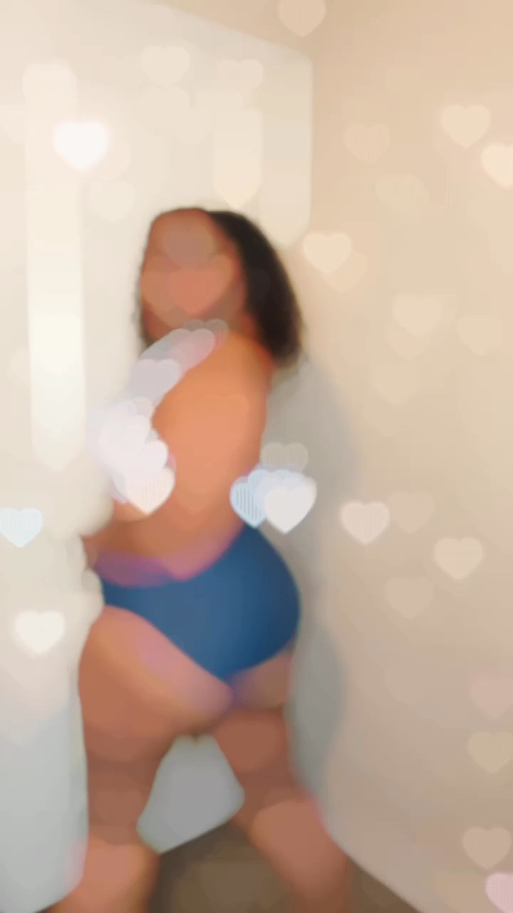 When you're in your I love my body even with rolls & cellulite era b
Check out the versatility of my 2 pc suits here tho
The bikini top paired with the solid
bottom is cute, but with the skirt?! Looks like a cute lil 'outside' set
• & ya'll know I love sets
The vibrant color, waist flattering tie & bottom coverage of the 1 pc had like like yasss girl, yassss

#LTKPlusSize #LTKSeasonal #LTKSwim