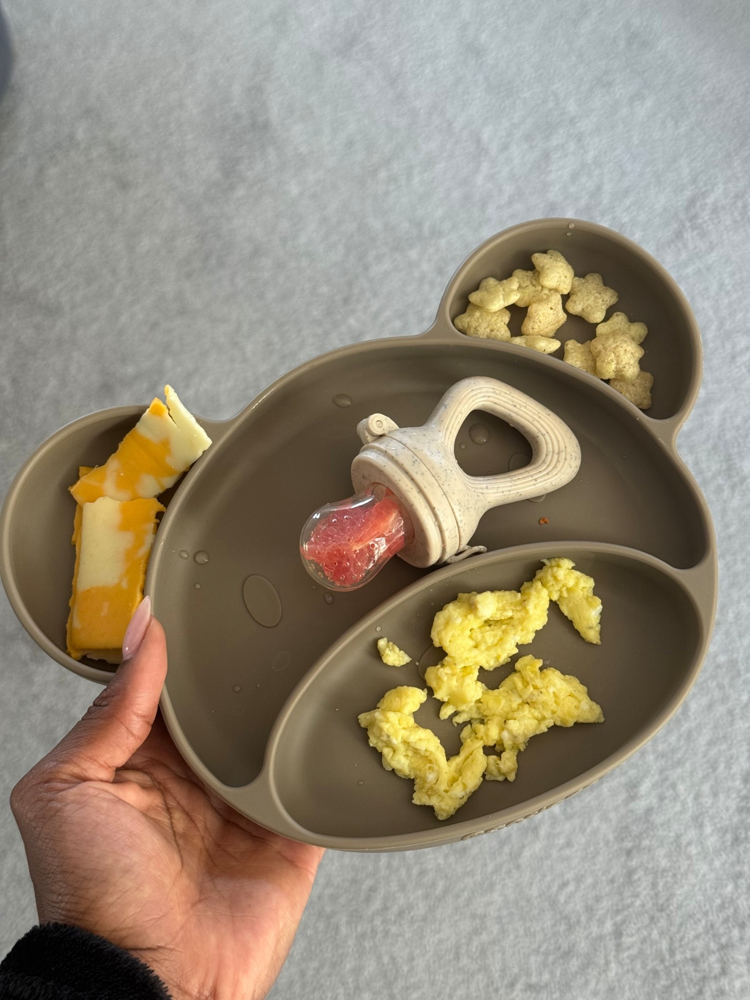 One thing to consider putting on your registry or buying for a new mom: these little mesh feeders! They are perfect for testing out new foods with your baby & you don’t have to worry about them choking!

#LTKBaby