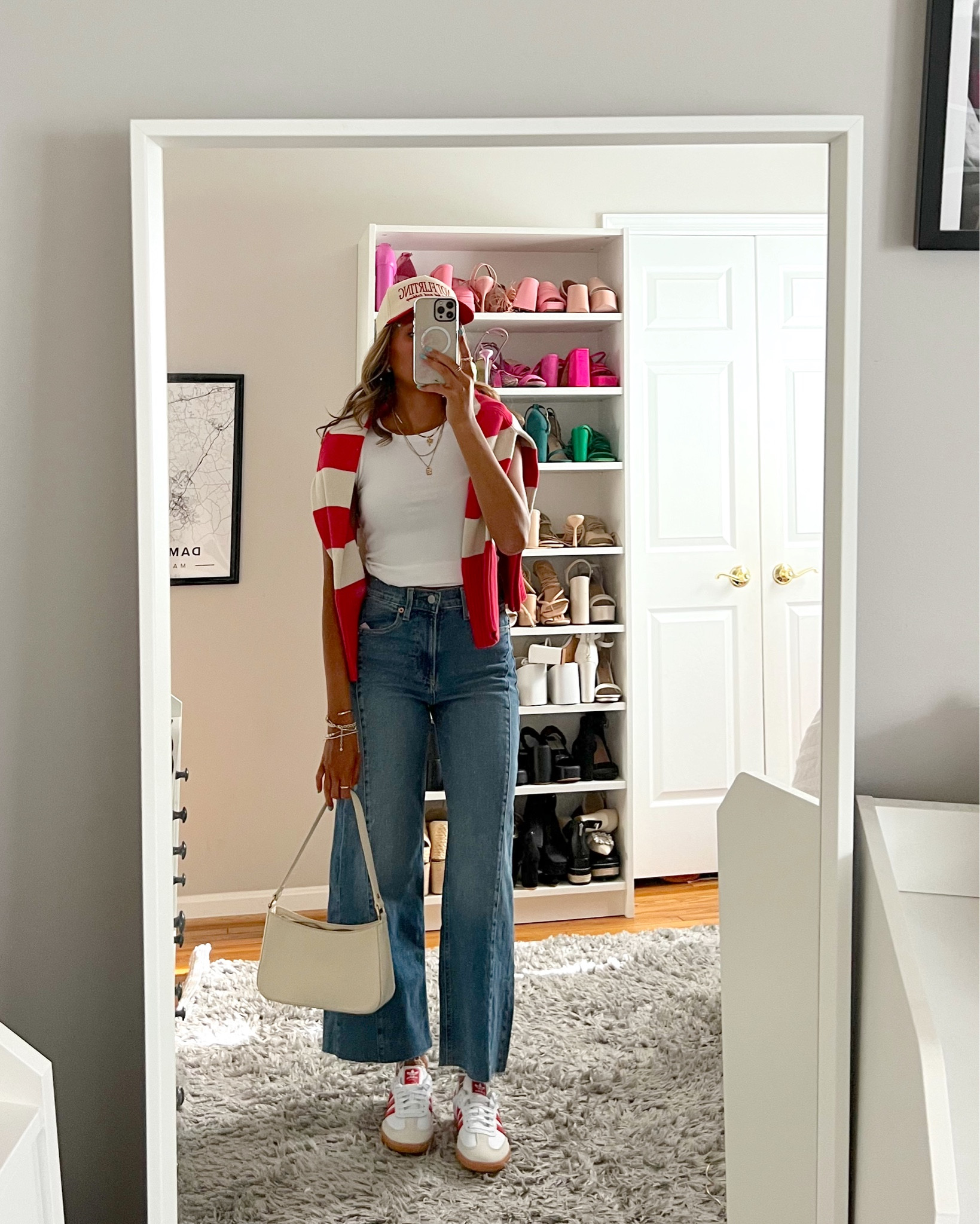 European summer capsule wardrobe with gap pieces. get 40% off everything + 50% off shorts right now. 🍝🇮🇹✨

wearing a XXS top, 00 jeans 