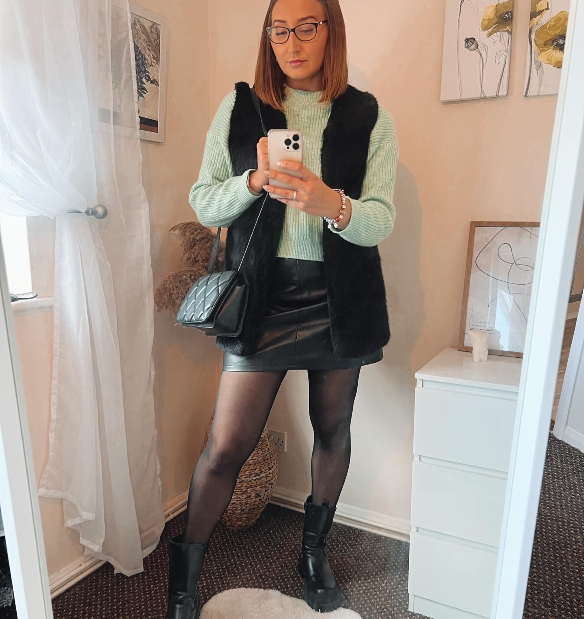 Autumn fashion | winter wear | fluffy gilet | new look | H&M | black boots | fashion inspo | winter fashion | my look book | my style diary | 