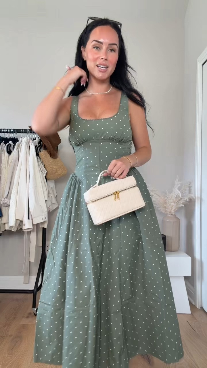 The perfect summer dress 🥝☀️👜 I will have it linked on my LTK.

My sizing 5’7, 145lbs, 32dd
I’m wearing a size small 

@abercrombie
