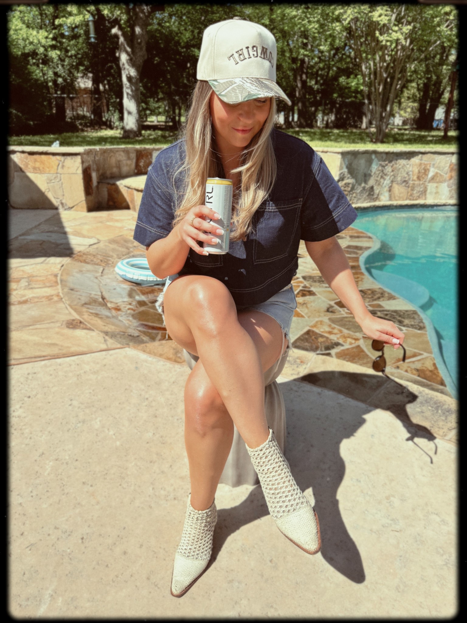 Weekend in texas 🤠 
Top - H&M 
Hat - etsy
#westernstyle #texasoutfit #nashvilleoutfit #ootd #denimondenim #denimoutfit #daydrinkingoutfit #texas #western  

#LTKspring #LTKtravel #LTKfestival