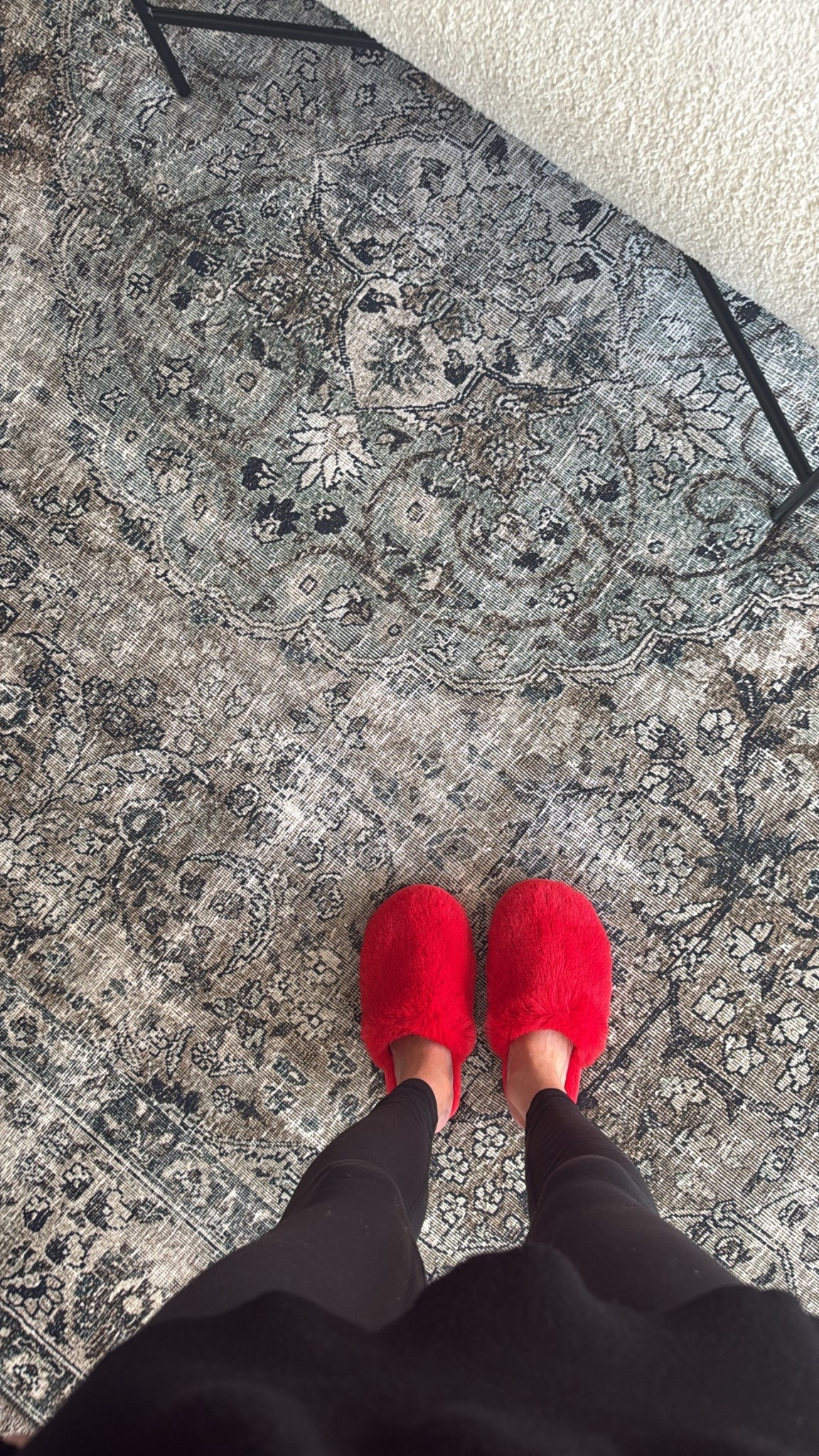 Love a pop of red 🤌🏼😍