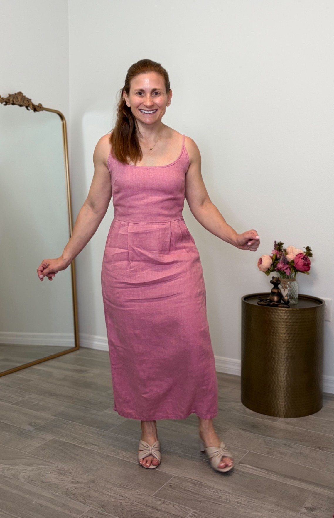 Easy linen dress, with pockets, for hot summer days. Petite friendly I am 4‘10“.