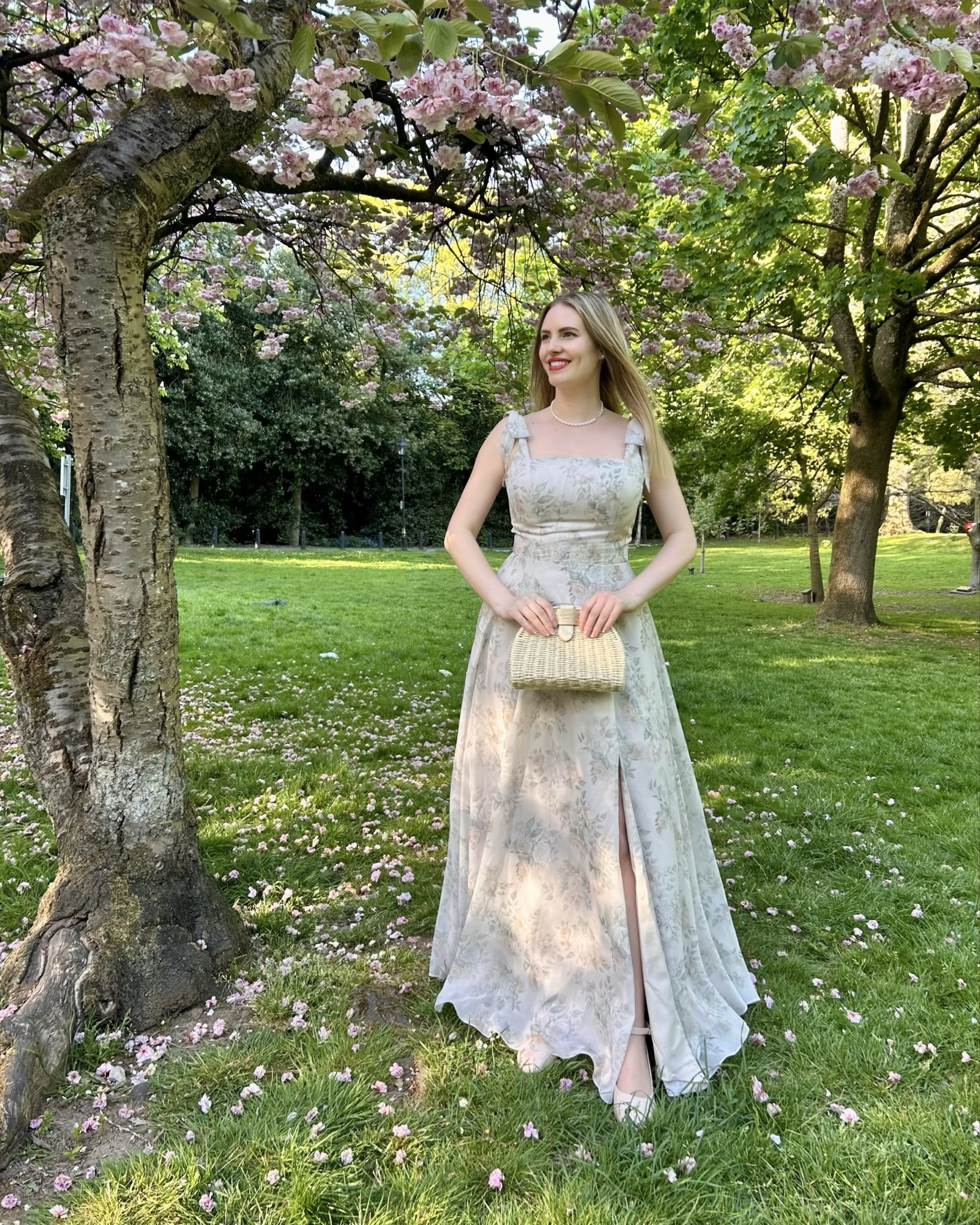 Green vibes 🌿🍃🌷

Love this gorgeous floral dress by JJ’s House 🌷
AD Discount code loretta2603 for 10% off your order ✨

I’m wearing: 
A-line Square Floor-Length Chiffon Bridesmaid Dress With Bow (414770)

Bag by LK Bennett AD Discount code lorettalotus15 for 15% off ✨

🏷️ 
#jjshouse #occasiondresses #wedding #bridesmaid #fashionblogger #fashionstyle #styleinspiration #outfitinspo #outfitinspiration #spring #springdresses #springfashion #springoutfit #springstyle #vintage #vintagefashion #vintagestyle #vintageaesthetic #vintageoutfit #parisian #parisienne #parisianstyle #retro #retrodress #retrofashion #nature #flowers #自然 #时尚

#LTKstyletip #LTKspring #LTKdresses