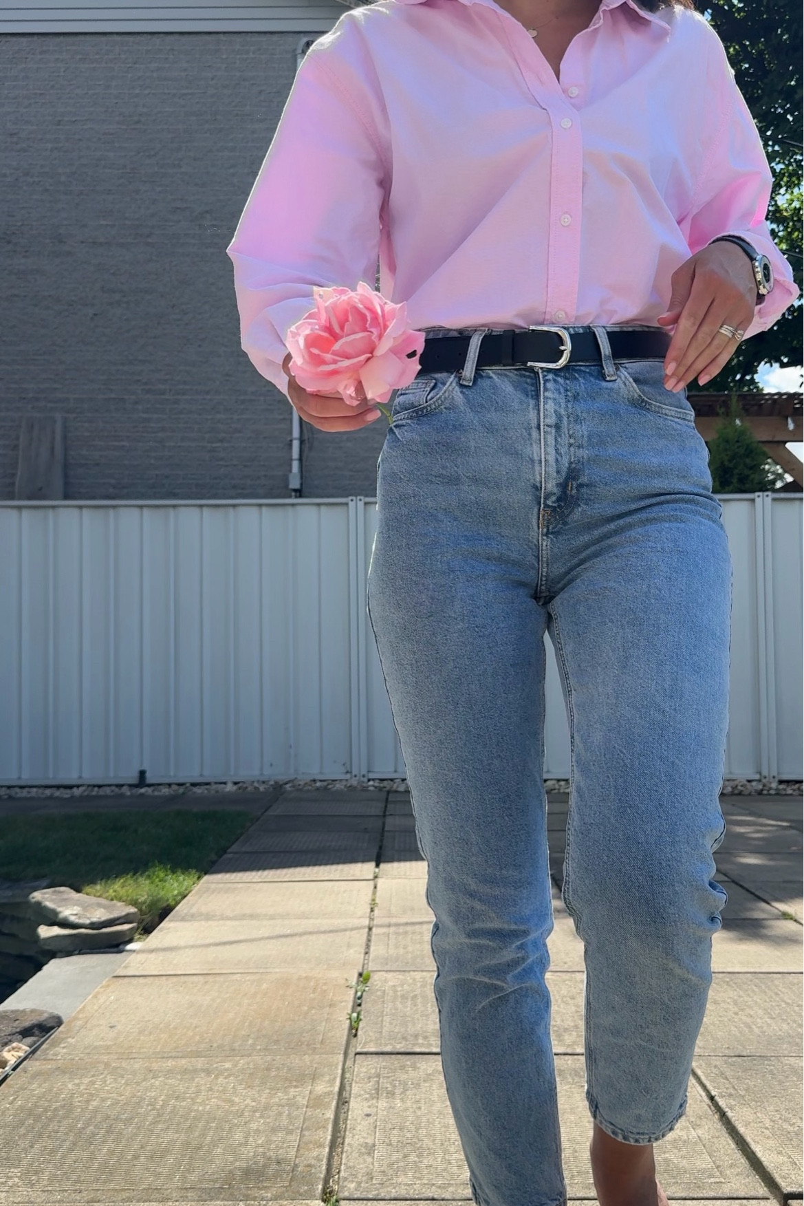 Nothing more classic and chic than jeans and an oversized shirt.💗 


#LTKtravel #LTKworkwear #LTKstyletip