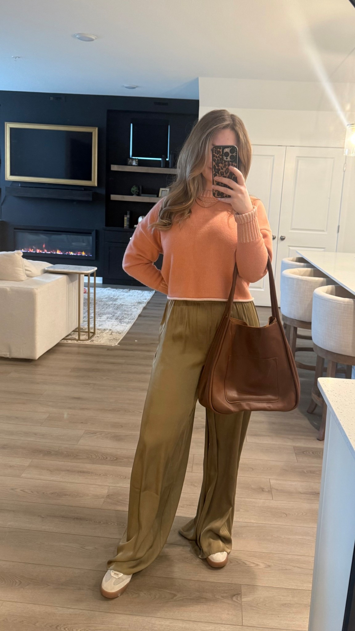 Another pre-spring look 🤍🪸 Loving this coral sweater from Banana Republic! 🔗

#LTKootd #LTKgrwm #LTKU