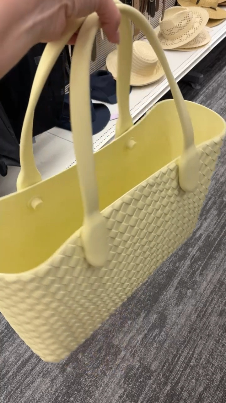 Okay, this bag!!!!🙌🏼  perfect for summer trips to the beach & pool!🌴😍

Beach, spring, summer, travel, bag, tote, beach bag

#LTKSaleAlert #LTKSeasonal #LTKTravel