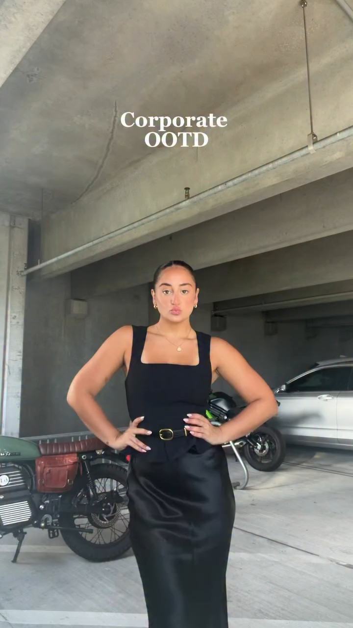 CORPORATE OOTD ✨

—

#corporate #outfitinspo #hairideas #workfits #aritziaoutfits