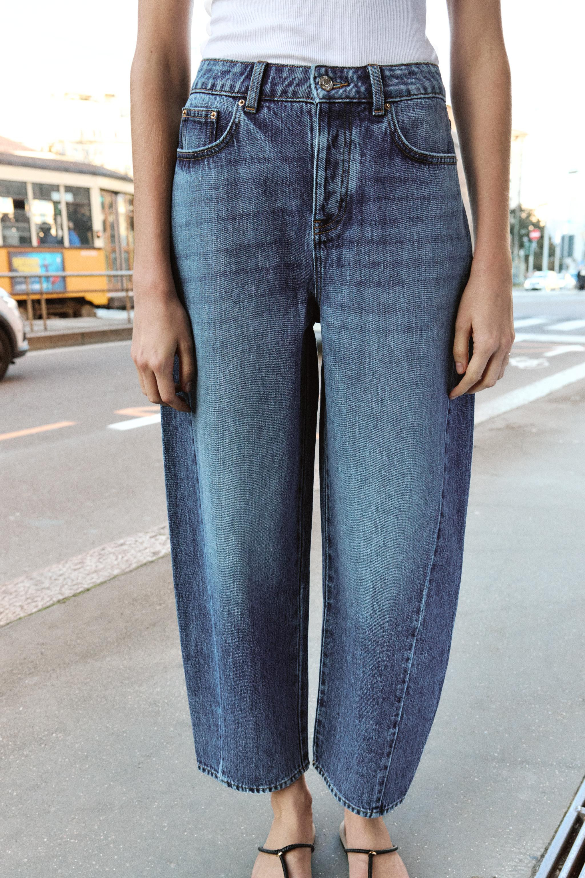 Z1975 HIGH WAISTED BARREL JEANS WITH SEAMS | Zara US