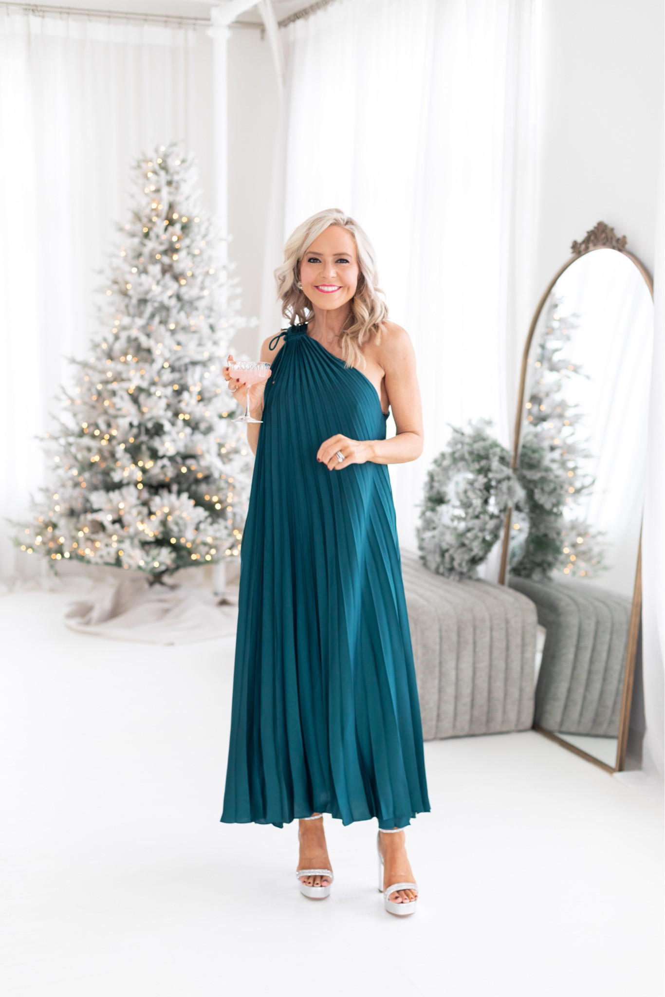 time to dance the night away!! 

my major maxi moment from this collection = the Ariel dress! just $75 and wearing size small, it’s the most stunning dark teal tone and ready for a night out this holiday season! 



#LTKHoliday #LTKparties #LTKfindsunder100