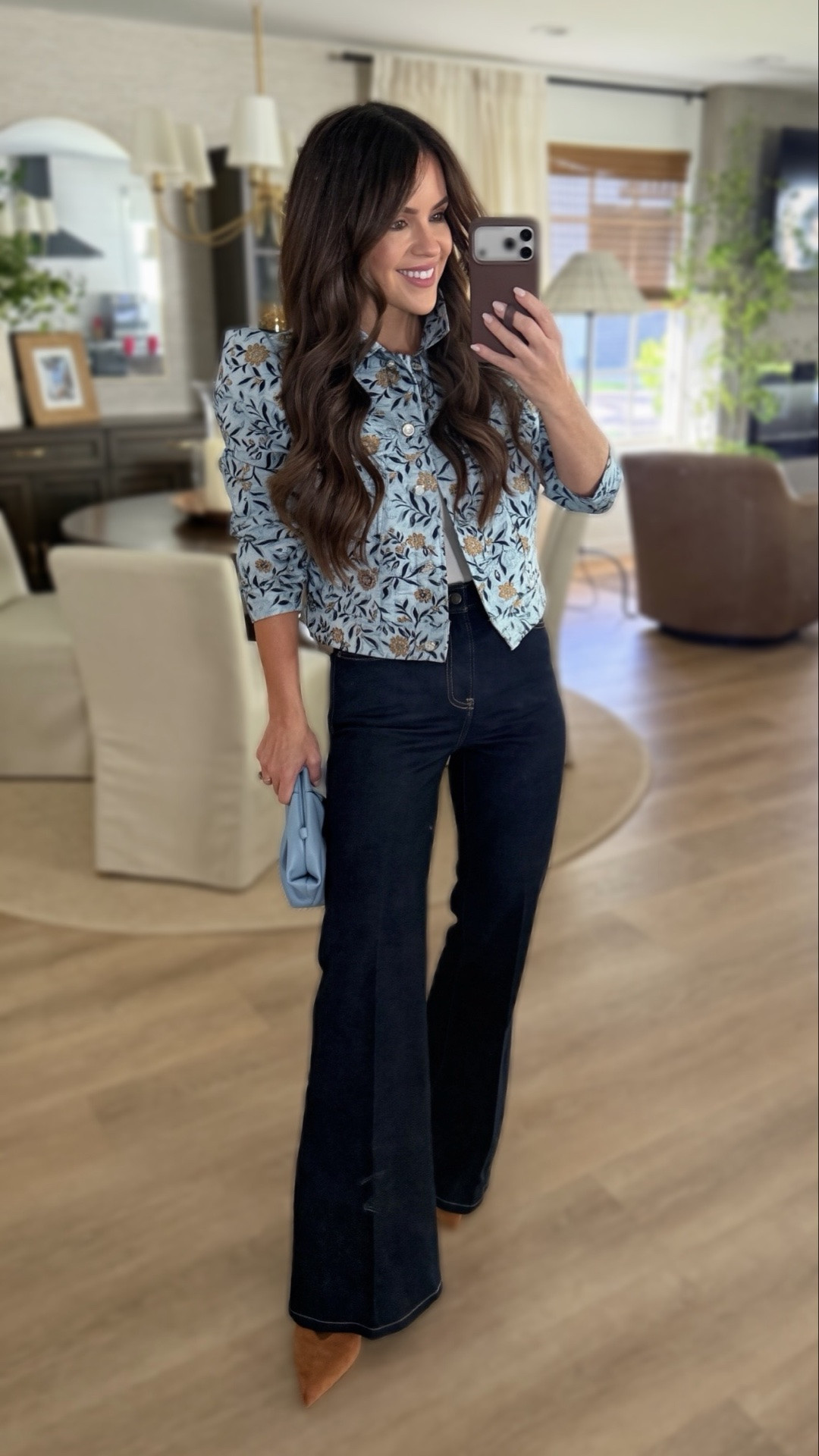 @Walmart fall fashion is looking SO elevated 🍂 This floral jacket and dark wash flare jeans are such a good transitional fall outfit—classic, flattering and way more expensive-looking than you’d expect from Walmart. Perfect for workwear, date night or an everyday polished fall look.

Fit: Small in tops | Size 0 Regular in jeans

#WalmartFashion #WalmartFinds #FallFashion #AffordableFashion