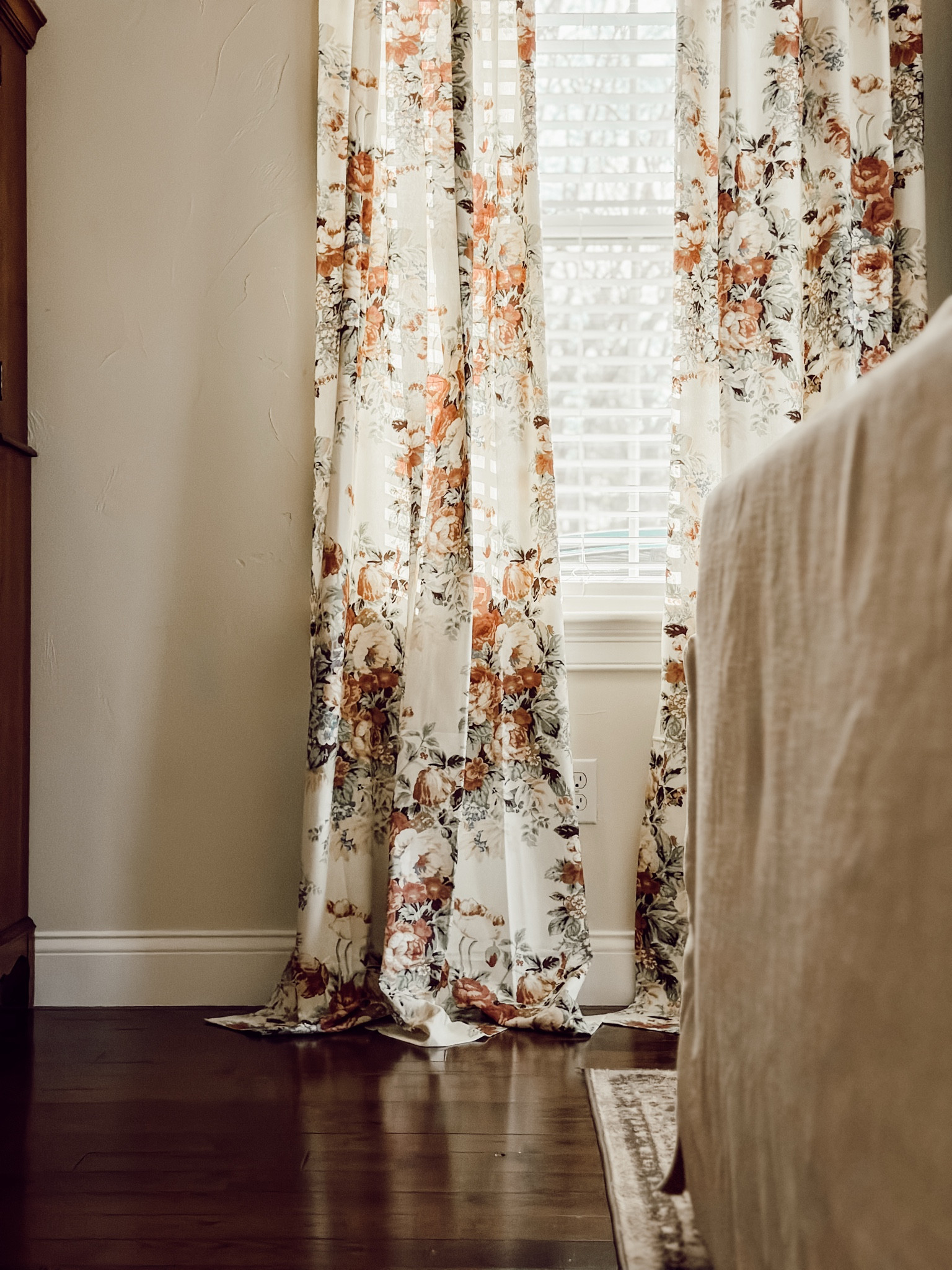 Little sneak peek of the new curtains in our living room. These are giving me Laura Ashley 90’s vibes and I’m loving it!!!

#LTKFindsUnder100 #LTKHome