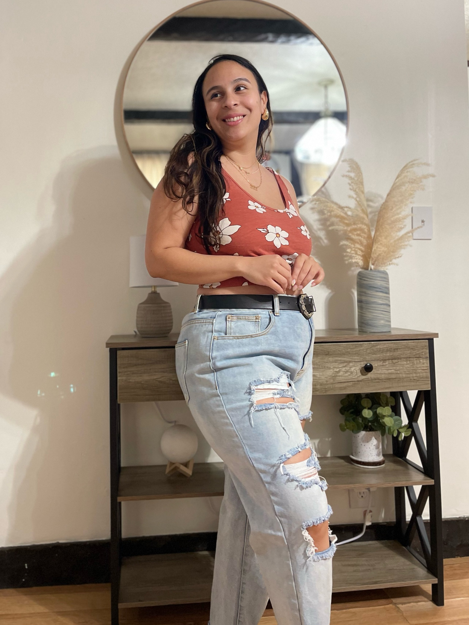 Today’s look is curated of all sold out pieces 😂 minus the accessories BUT I linked very similar items so that you can recreate the look of you want 🤪

Top: Forever 21
Pants: Nasty Gal
Belt: Nasty Gal
Shoes: Target (not pictured)
Sunglasses: TOMS
Earrings: Amazon
Necklaces: Five Below 

#target #targetfinds #nastygal #amazon #amazonfashion #forever21 

#LTKstyletip #LTKFind #LTKunder50