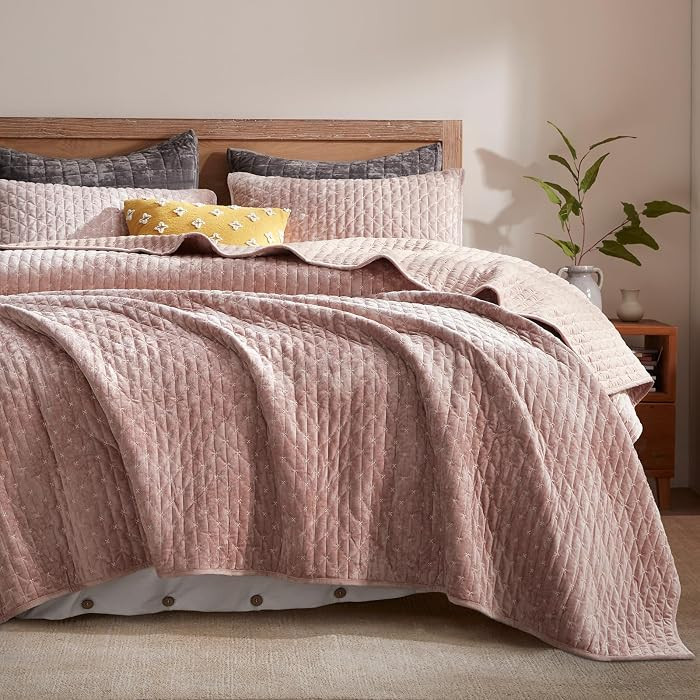 Velvet Quilt King Size 98''x106'', Lightweight Dusty Pink Velvet Comforter Set with 2 Matching Sh... | Amazon (US)