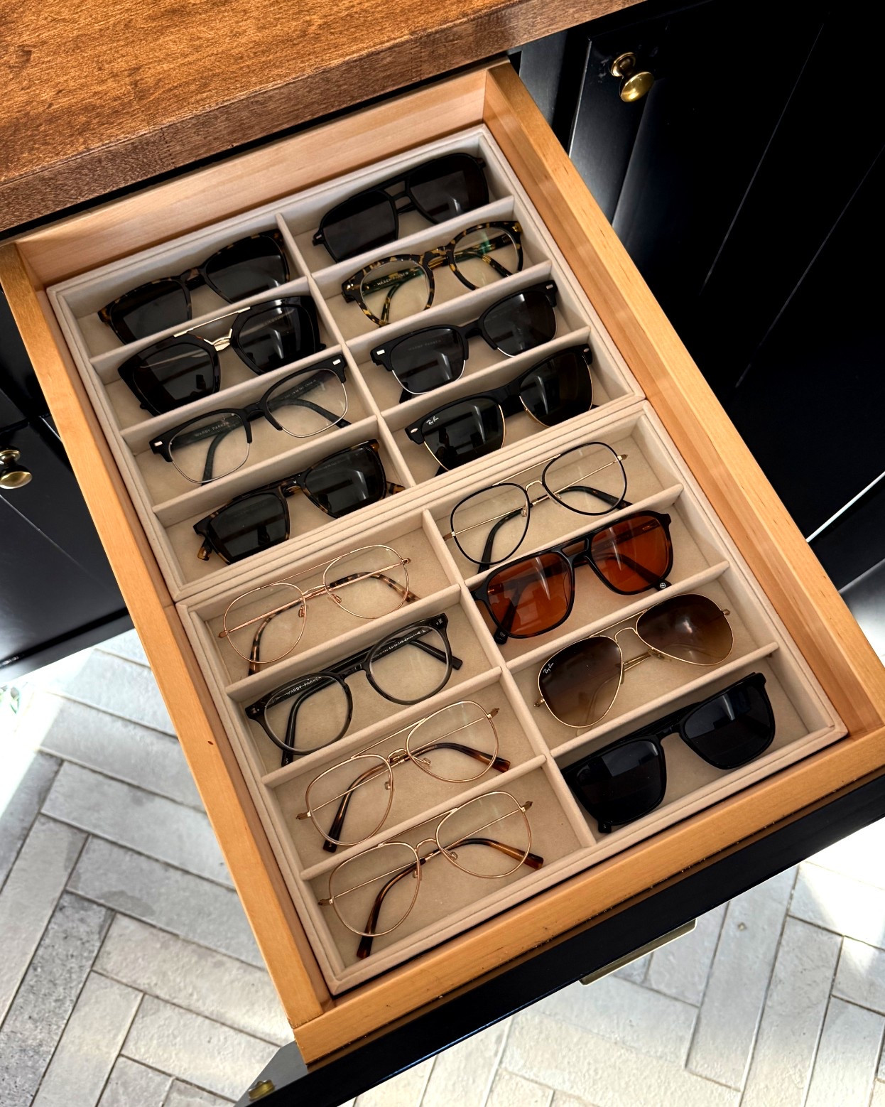 The most satisfying glasses storage in my kitchen drawer 🤩