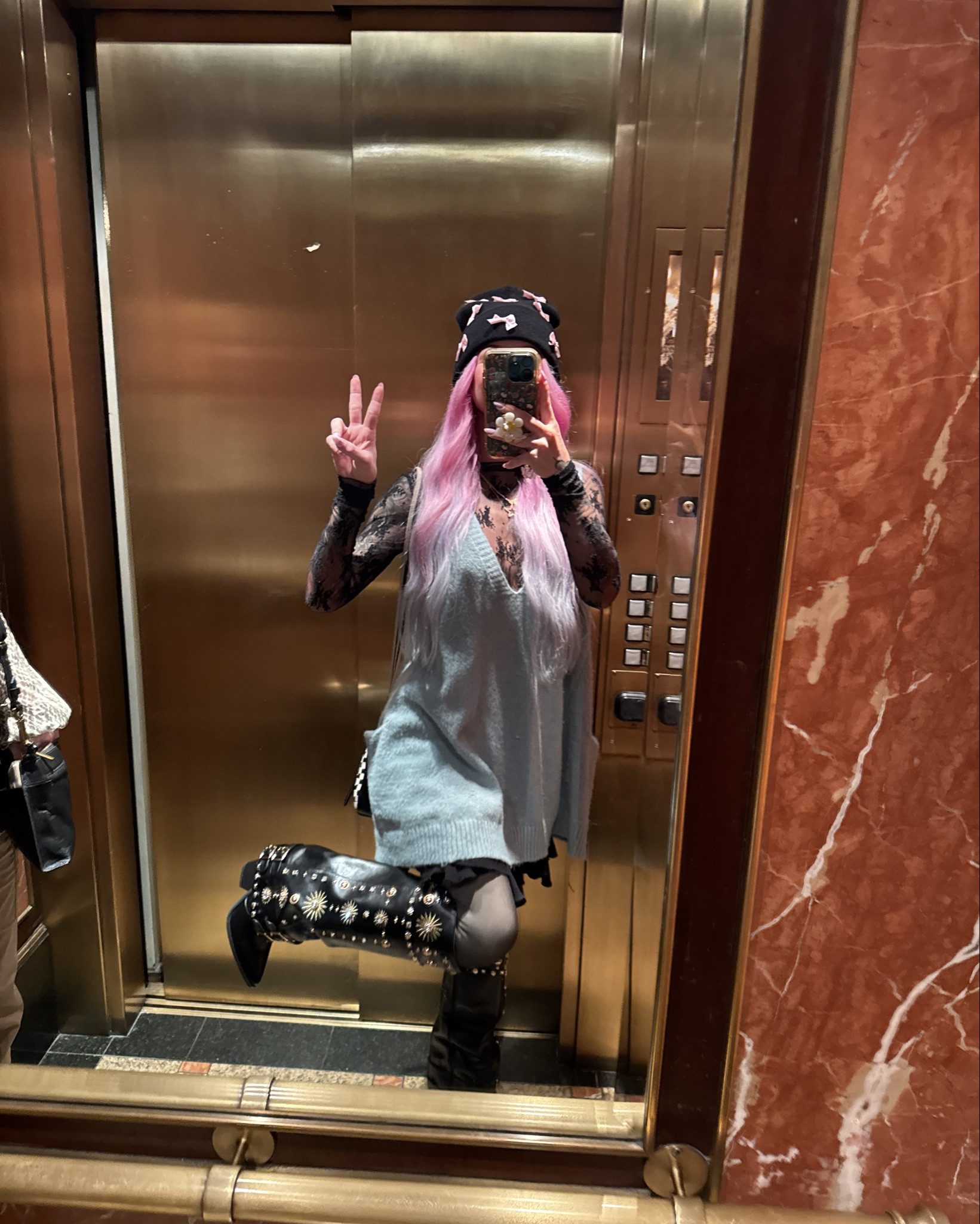 lol when you don’t have a full length mirror in the hotel room but have to get the fit 😭