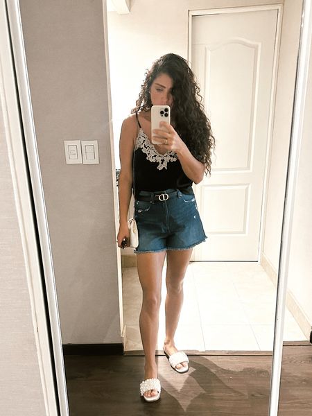 Casual vacation outfit. I love these shorts! 

#LTKtravel