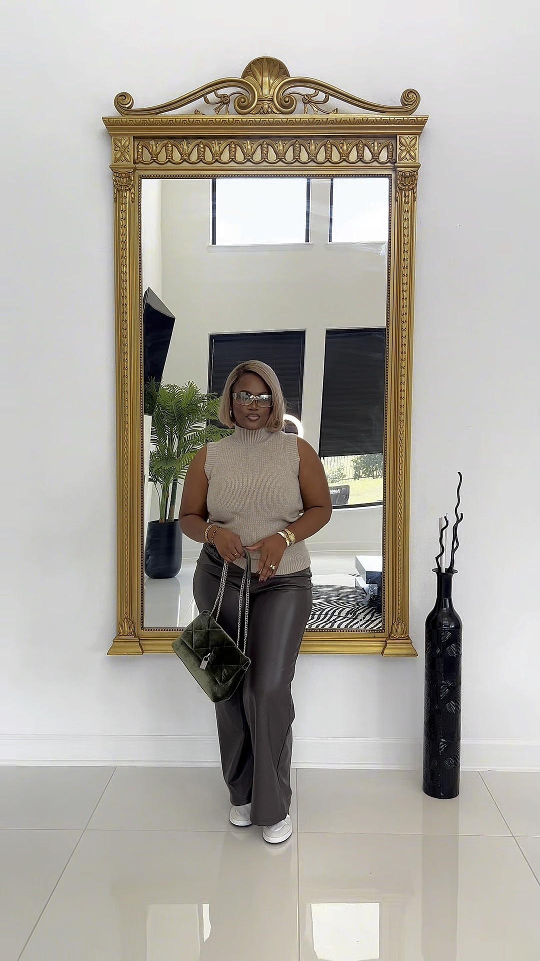 Trending fall look! I linked some similar items for you guys (I got the SM bag at Tjmaxx) so I couldn’t link the exact product 