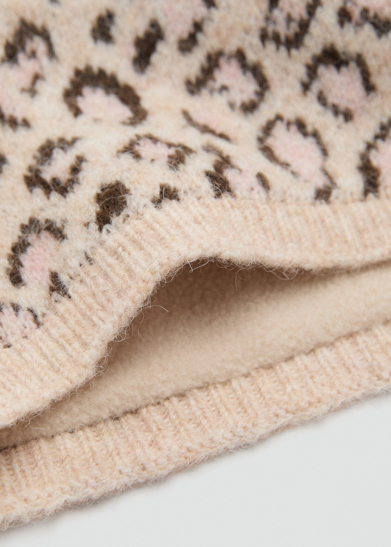 Leopard-print scarfCurrent price [£ 10.99 ]£ 10.99Select a colourSand | MANGO (UK)