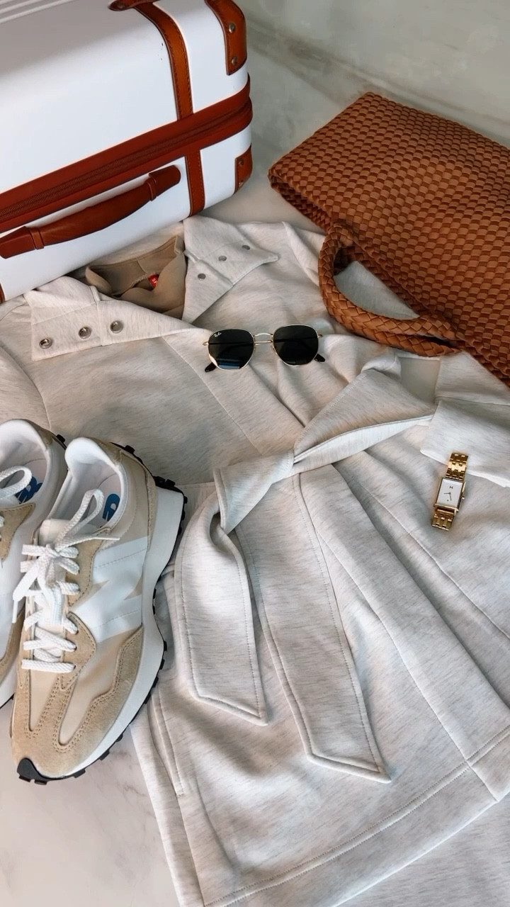 Chic & comfortable airport outfit that I am loving
Fits true to size
I'm wearing a size small 

#LTKSeasonal #LTKitbag #LTKtravel