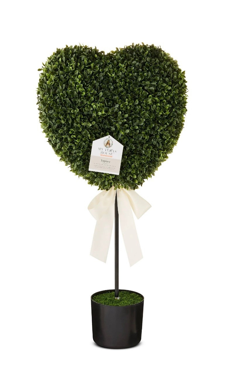 I need these at my door for Valentine’s Day! ❤️ 

#LTKFindsUnder50 #LTKSeasonal #LTKHome