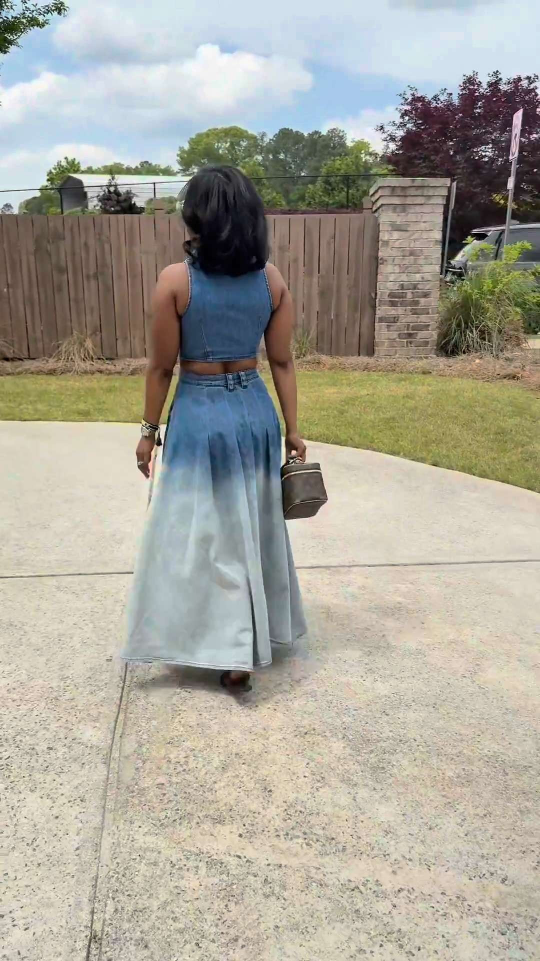  🔥 This denim gradient dress is a head-turner you’ll regret skipping — it’s selling FAST! Step into summer with effortless style & major compliments. 😍💙🛍️

🛒 The product is tagged! Shop now and make it yours! 🌟

#LTKStyle #TrendingNow #LTKSeasonal #ShopTheLook #Dress #Denim #Atlanta #California #Style #BlackWoman #BlackWomanFashion #Classy #Beautiful 

 

#LTKPetite #LTKSummerEdit #LTKBeauty