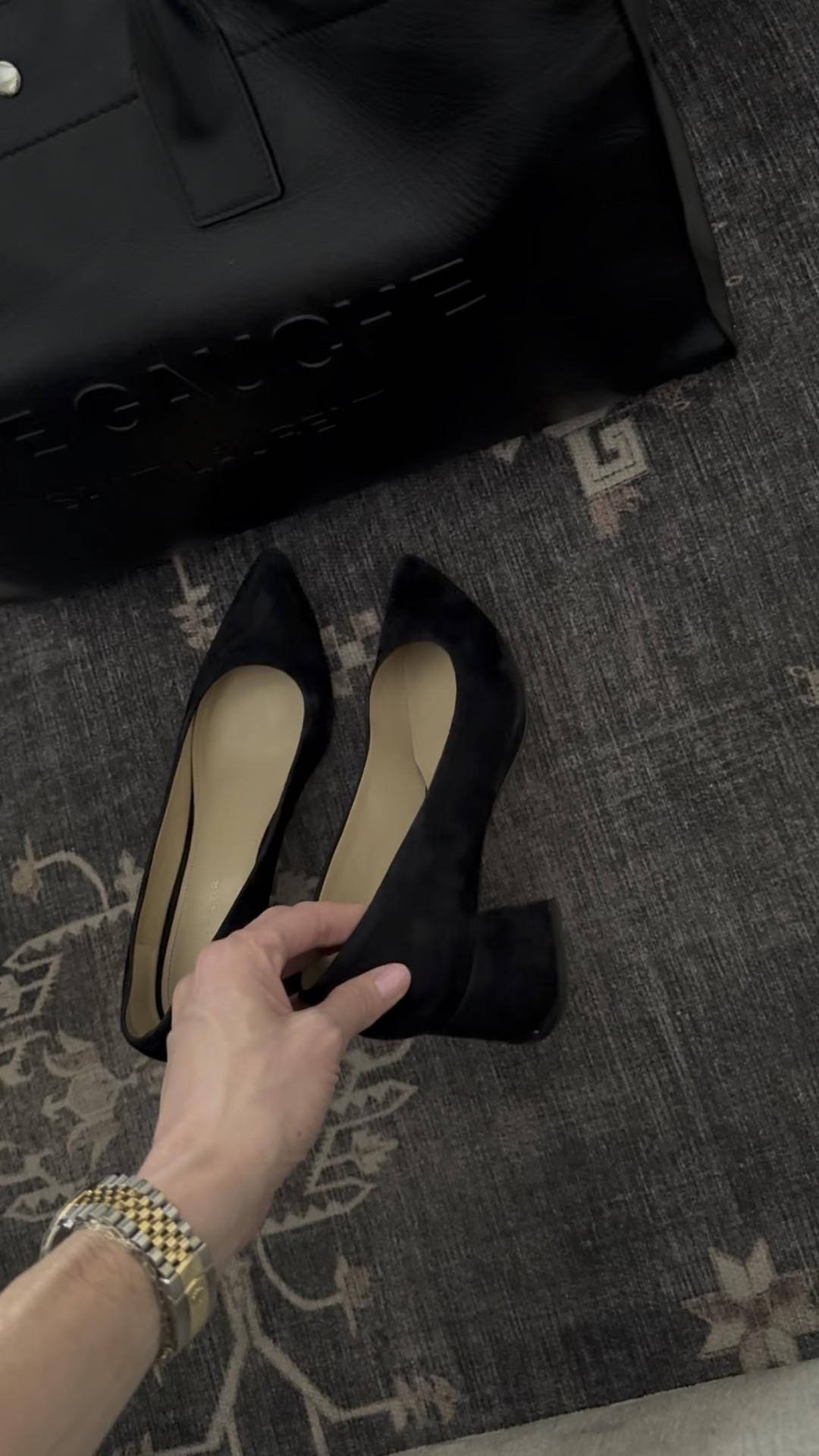 Comfy heels for a long day of walking at work - now on sale at Nordstroms Rack 🖤