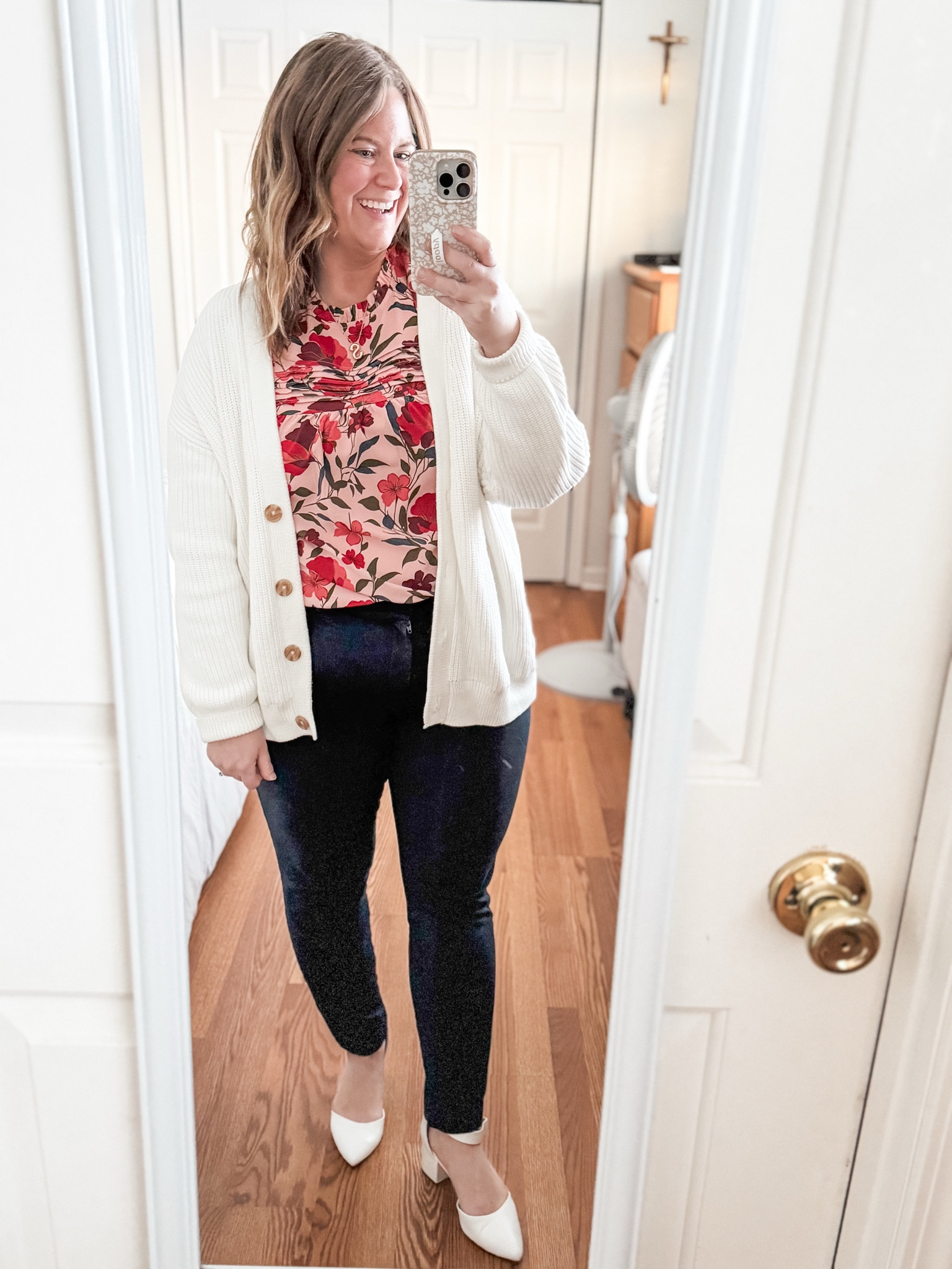Teacher outfit! 
Work outfit 
Office outfit
Business casual outfit 

Wearing a large in the cardigan, XL in floral top (likely could have done a large), 16 petite in pants 

#LTKMidsize #LTKWorkwear #LTKPetite