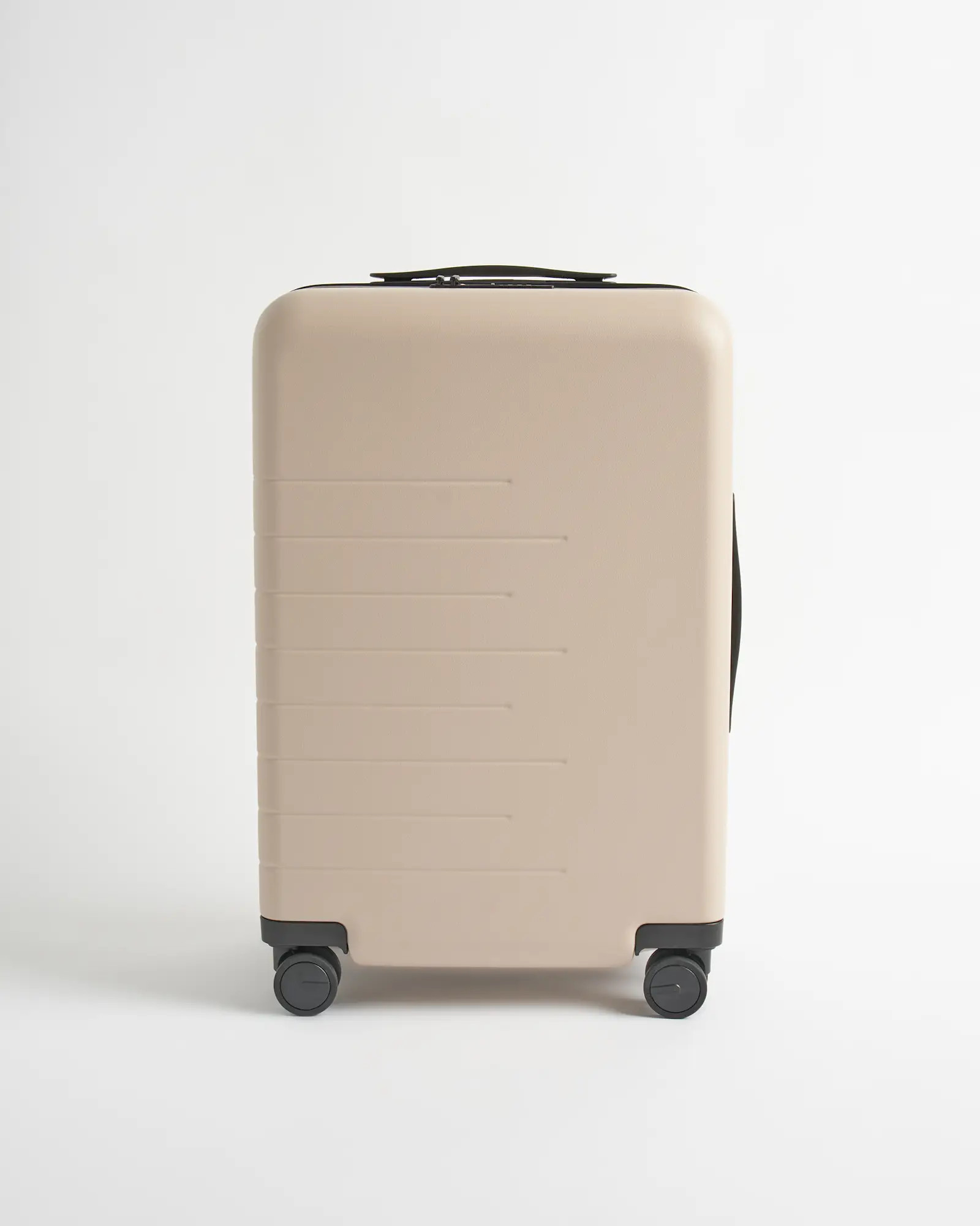 Carry-On Hard Shell Suitcase - 21" | Quince