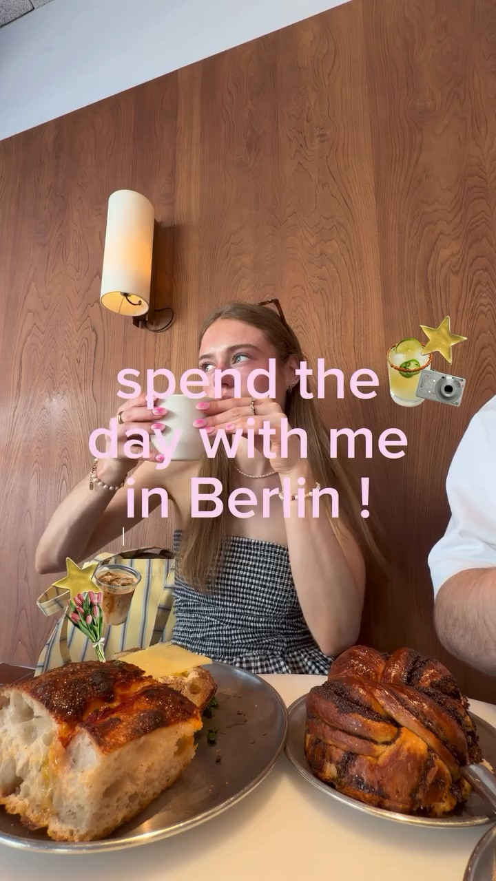 spend the day with me in Berlin! 🌮🍸🍓🌷🌳⭐️🌞🍊🛋️🤭

DAY ONE!!! 🌞🌼🌸🌞🌼🌸 omg what a vibe Berlin is!!!! 🕺🏼 love love love it here <3 

here’s everything we did on day 1:
✈️ earlyyyy 7am flight @ryanair 
📖 currently on TOG book 2!! eeeek
🥐 coffee & bakes @acid.cafe WOWWWWW 🤩 
🌳 park walks & max chill vibes soaking up the 🌞 
🛋️ checked into the most perfect @airbnb 
🌸 big walk round the Sunday markets at Mauerpark
🍦 ice cream & currywurst consumed
🍷 German wine in the 27 degrees sunshine
🌮 tacos for dinner & gelato for dessert!

perfection ⭐️⭐️⭐️⭐️ come back for day 2 😙✌🏼

#berlin #travelwithme #berlinvlog #mauerpark #thingstodoinberlin
