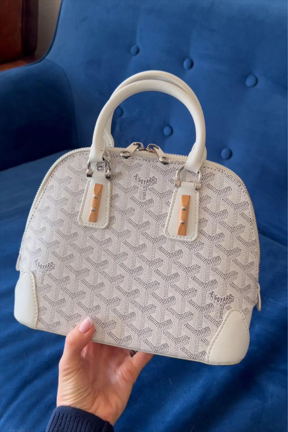 LIKEtoKNOW.it in 2023  Louis vuitton handbags, Vuitton handbags