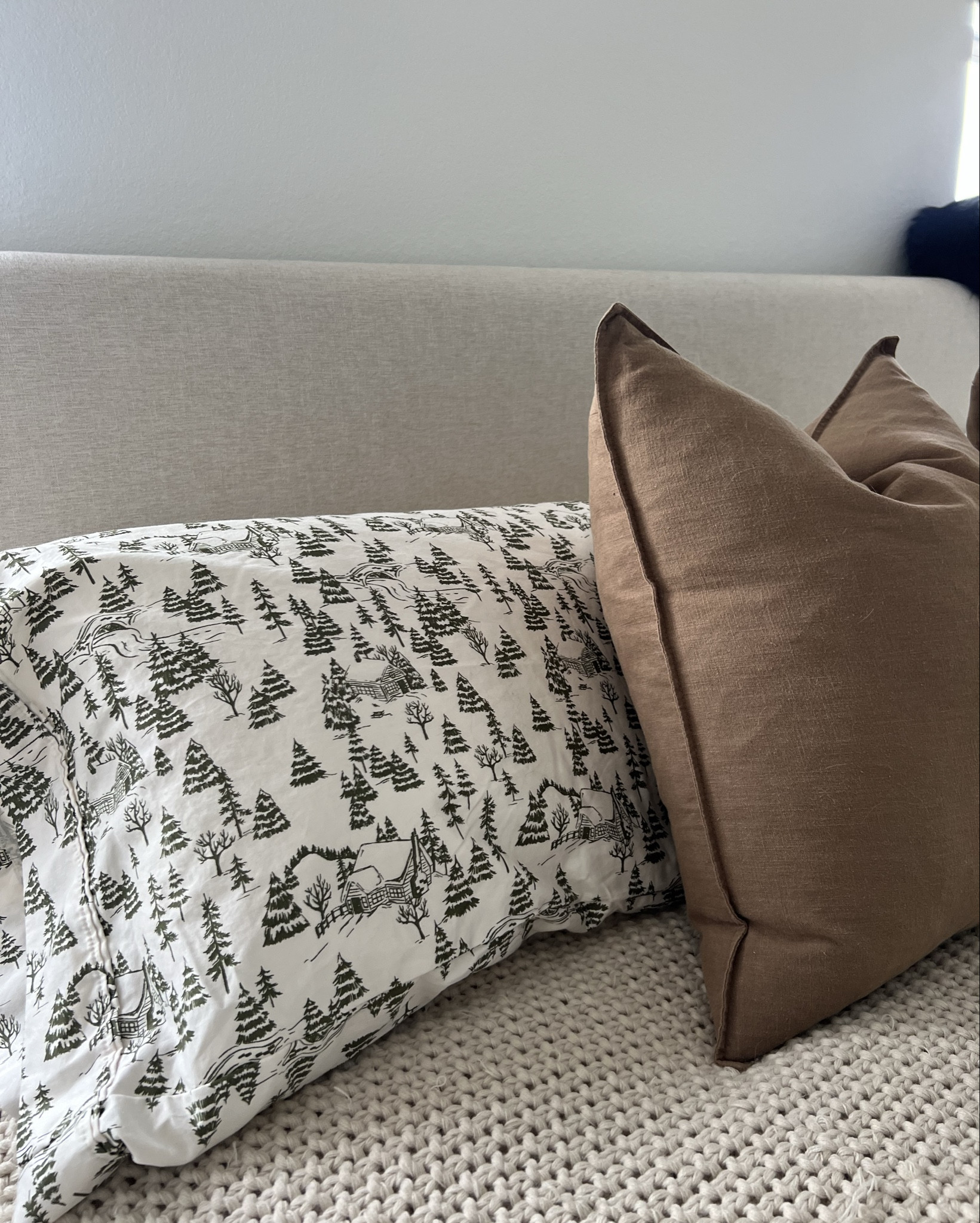 Love this neutral but festive sheet set 🎄

#LTKHoliday #LTKHome #LTKSeasonal