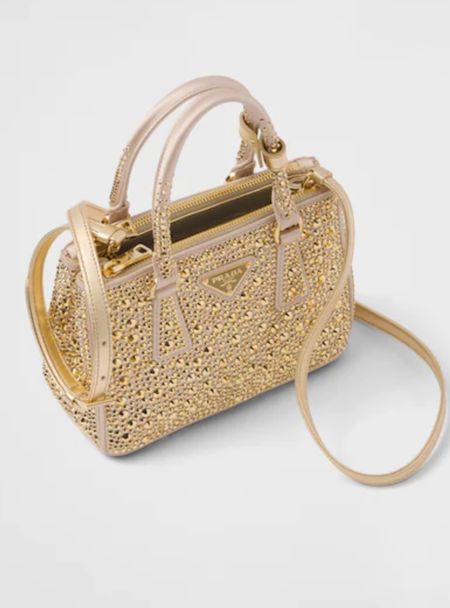 Prada Galleria gold bag 

#LTKHoliday #LTKitbag #LTKSeasonal