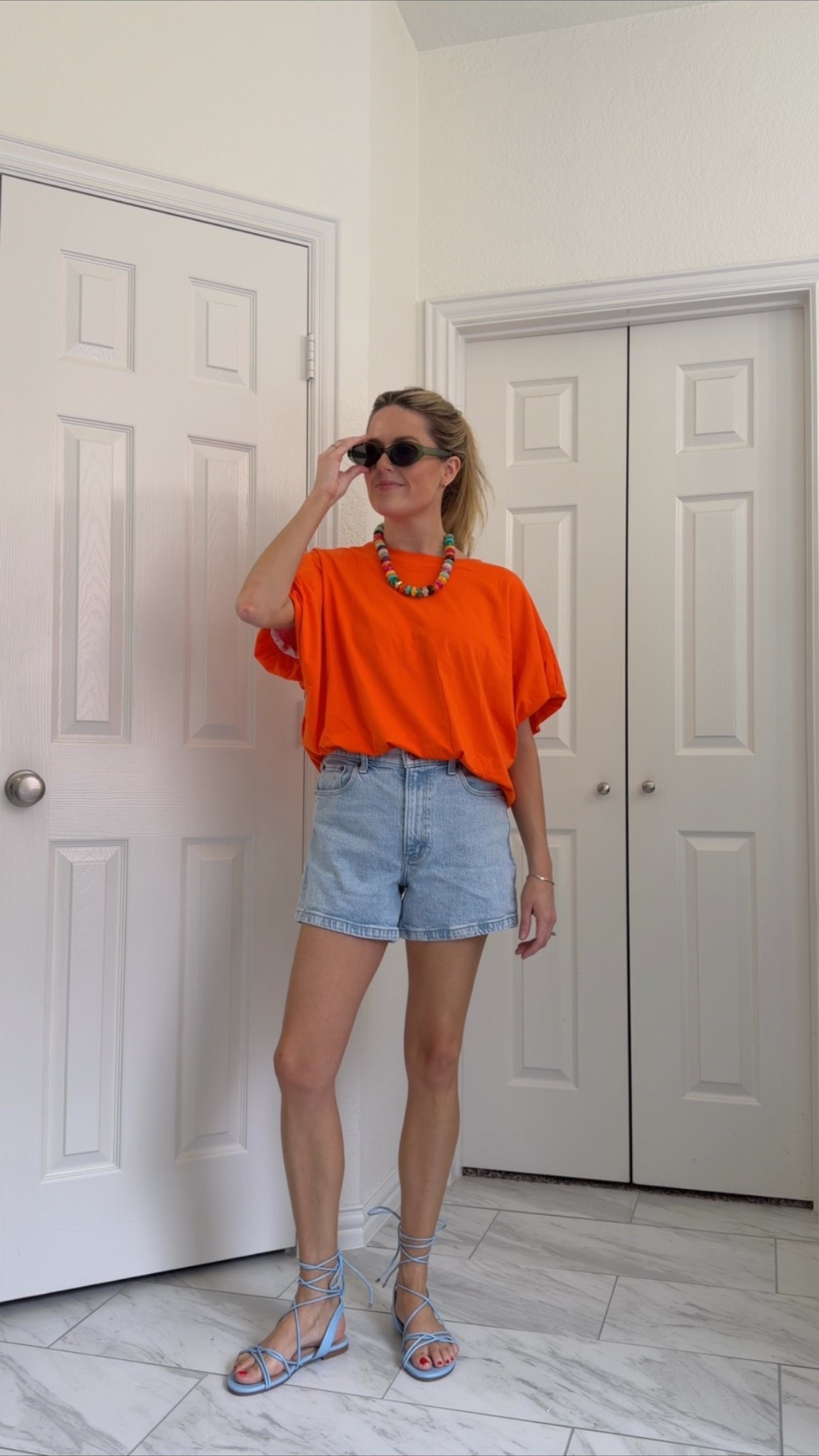 Colorful summer outfit 

Mom outfit ideas
