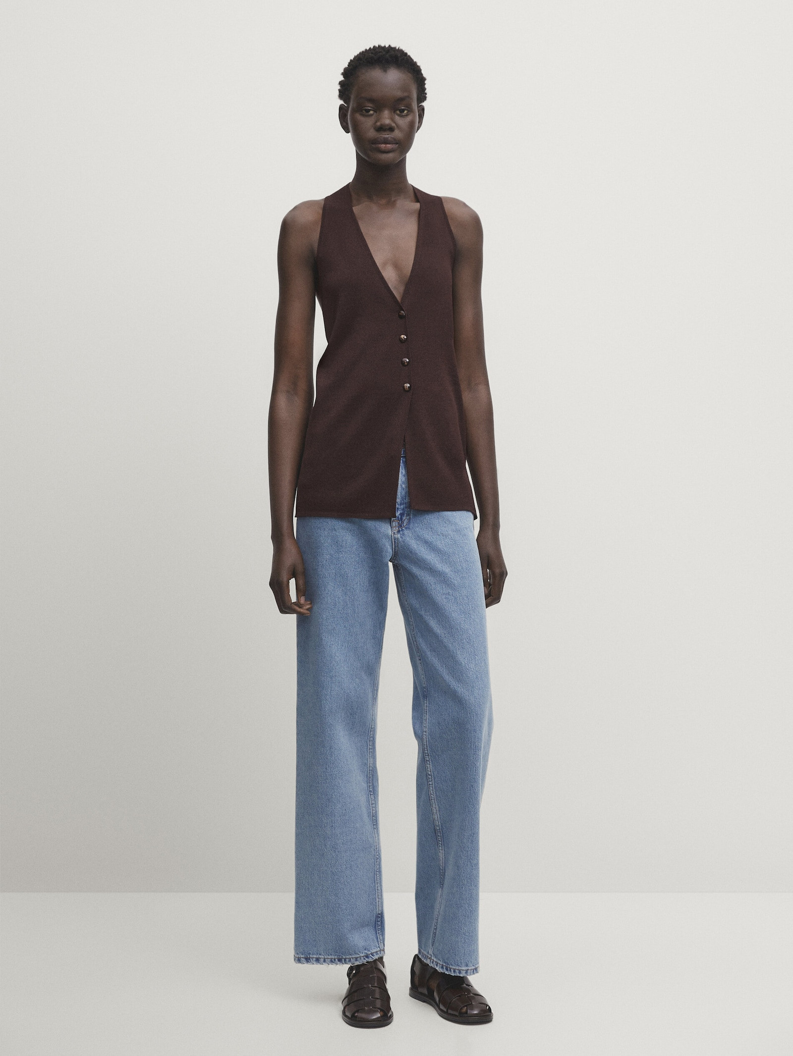 Strickweste mit Knöpfen und Schlitz | Massimo Dutti DE