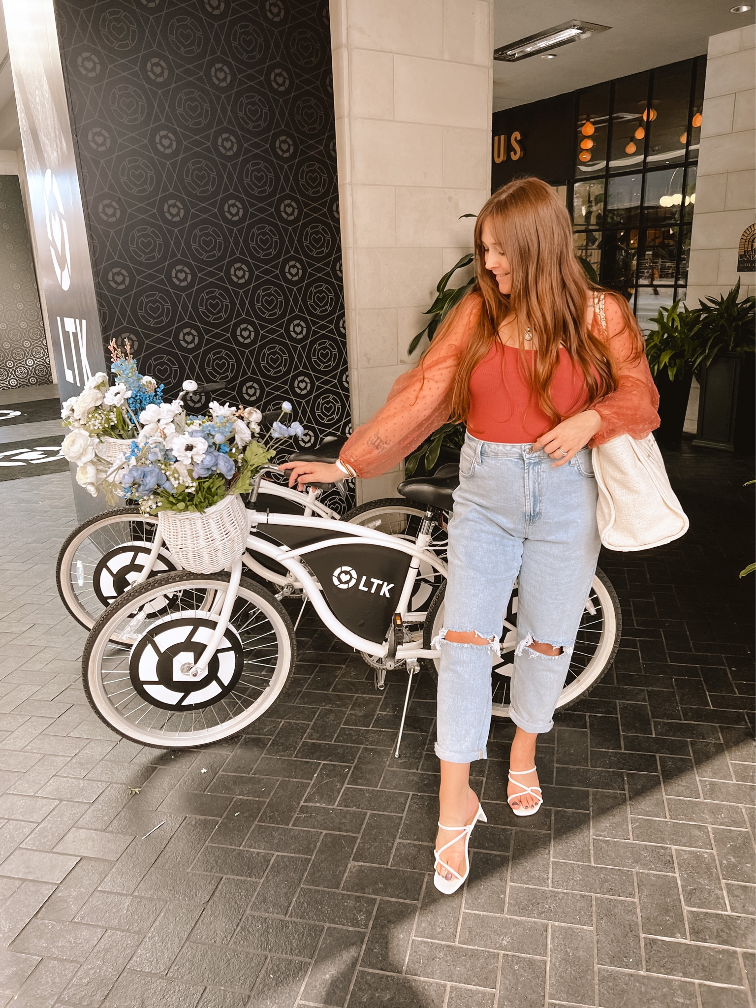 Ltk con outfit day 1!

Abercrombie jeans, mom jeans, straight jeans, Abercrombie, bodysuit

#LTKSeasonal #LTKCon #LTKunder100