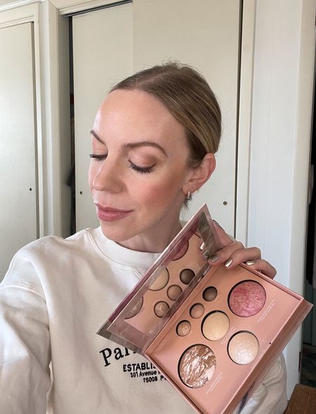 The most gorgeous all-in-one makeup palette! Contains one bronzer and blush, two highlighters, and 3 eyeshadows. All full sizes! Perfect for travel 💗 40% off with code 40FB

#LTKbeauty #LTKsalealert #LTKunder50