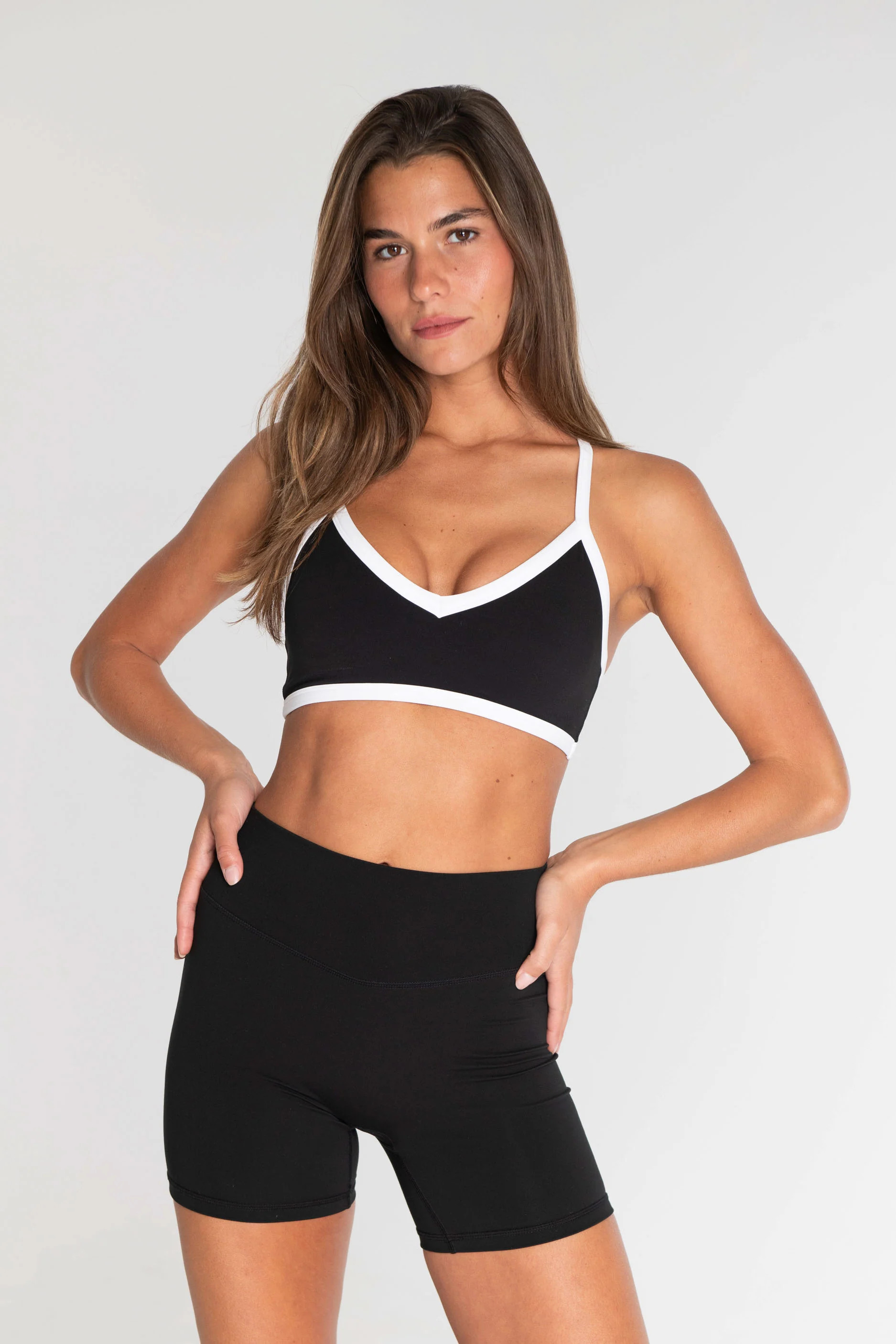 V-Neck Bra - Black/White | FORM