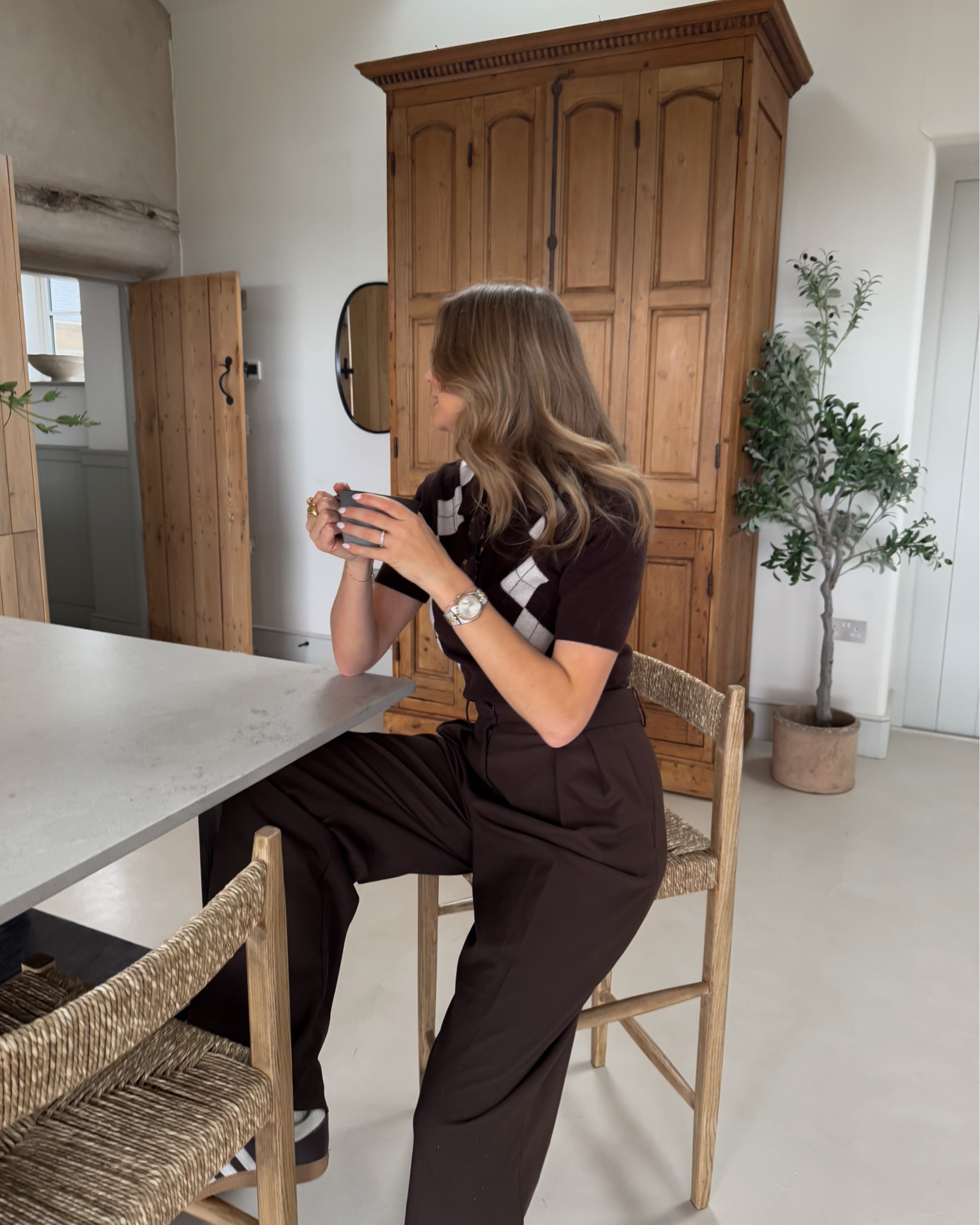 Casual outfit
Brown diamond knit 