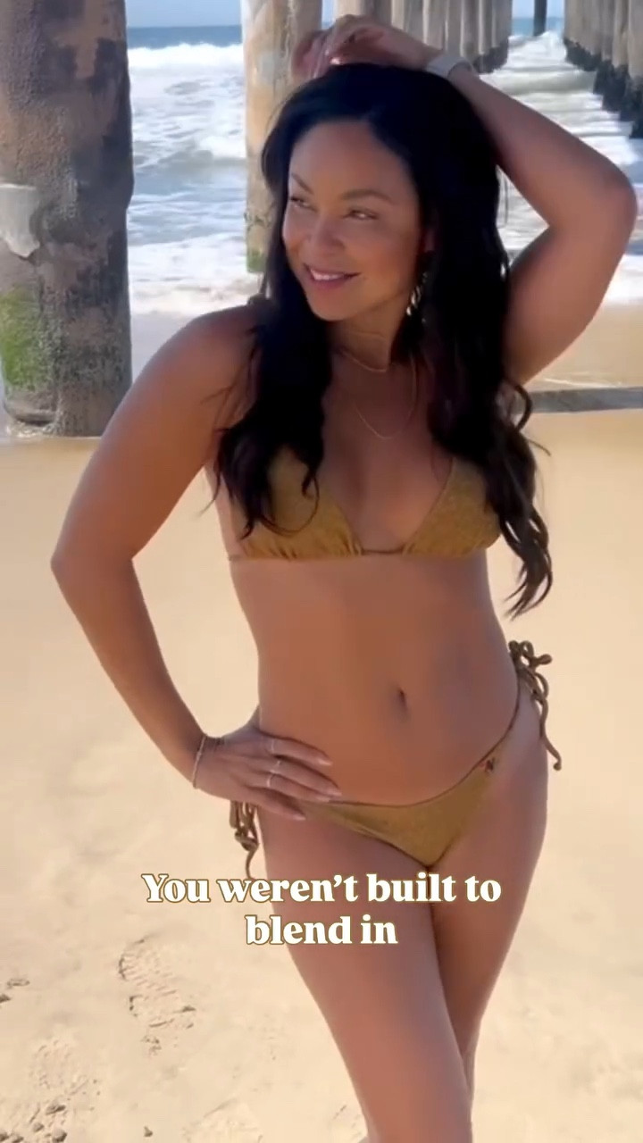 I used to dim my sparkle growing up.

If I wore something bright or sparkly, kids would roll their eyes or make comments, so back then, I learned to shrink. To stay “in the safe zone.”

But here’s what I know now, in my 40s, that I wish I could tell my younger self:
💛Understated doesn’t mean invisible.
💛Quiet luxury doesn’t mean quiet confidence.
💛And your golden era isn’t waiting, it’s here.

Understated doesn’t mean unseen. So show up sparkling like you belong, because you do💪🏽 Wear the jacket. Add the gold in your life. Take up space.
And shine like the rockstar you are.

 Follow for more reminders like this😘 Swipe to shop 💛
.
.
.
.
.
#mindsetcoach #confidence #gold #confidencecoach #inspiration #ltkstyletip @aviatornation @hammittla @apl @rayban @applefitnessplus