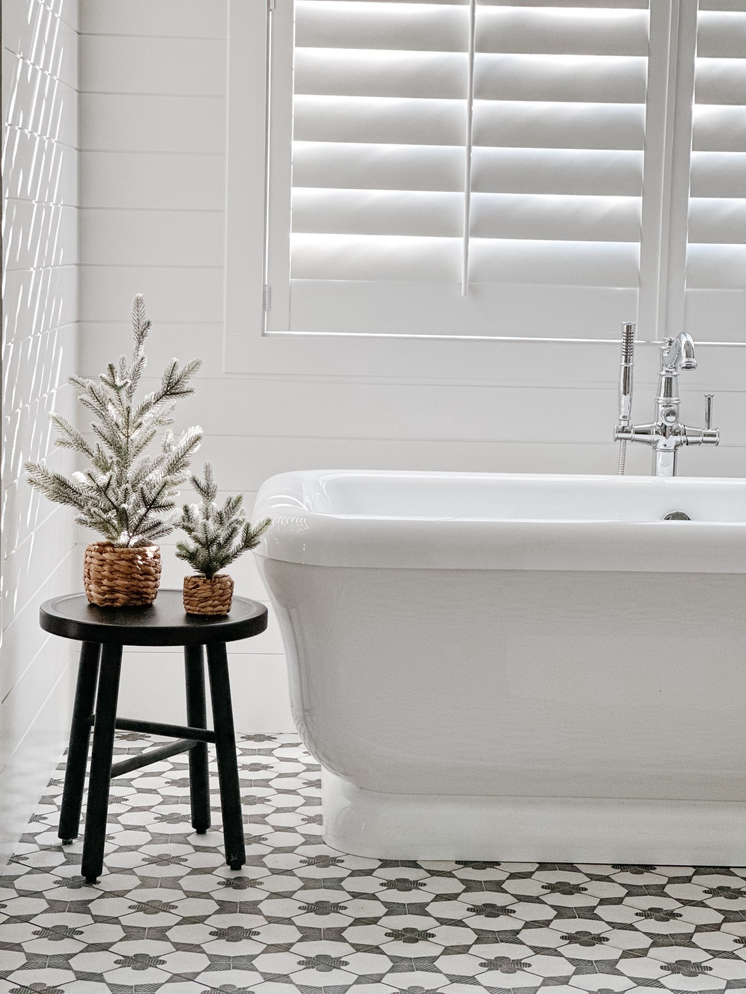 A sweet little Christmas moment in the bathroom 🛁 Sometimes it's just the simplest things. 

#LTKHoliday #LTKHome #LTKSeasonal