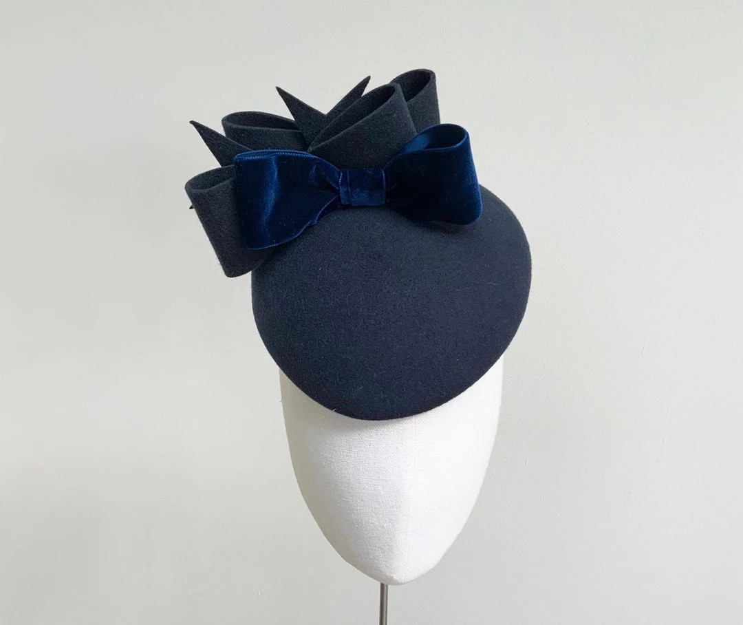 Navy felt races hat, blue bow felt hat, navy blue velvet fascinator, elegant occasion pillbox, wi... | Etsy (US)